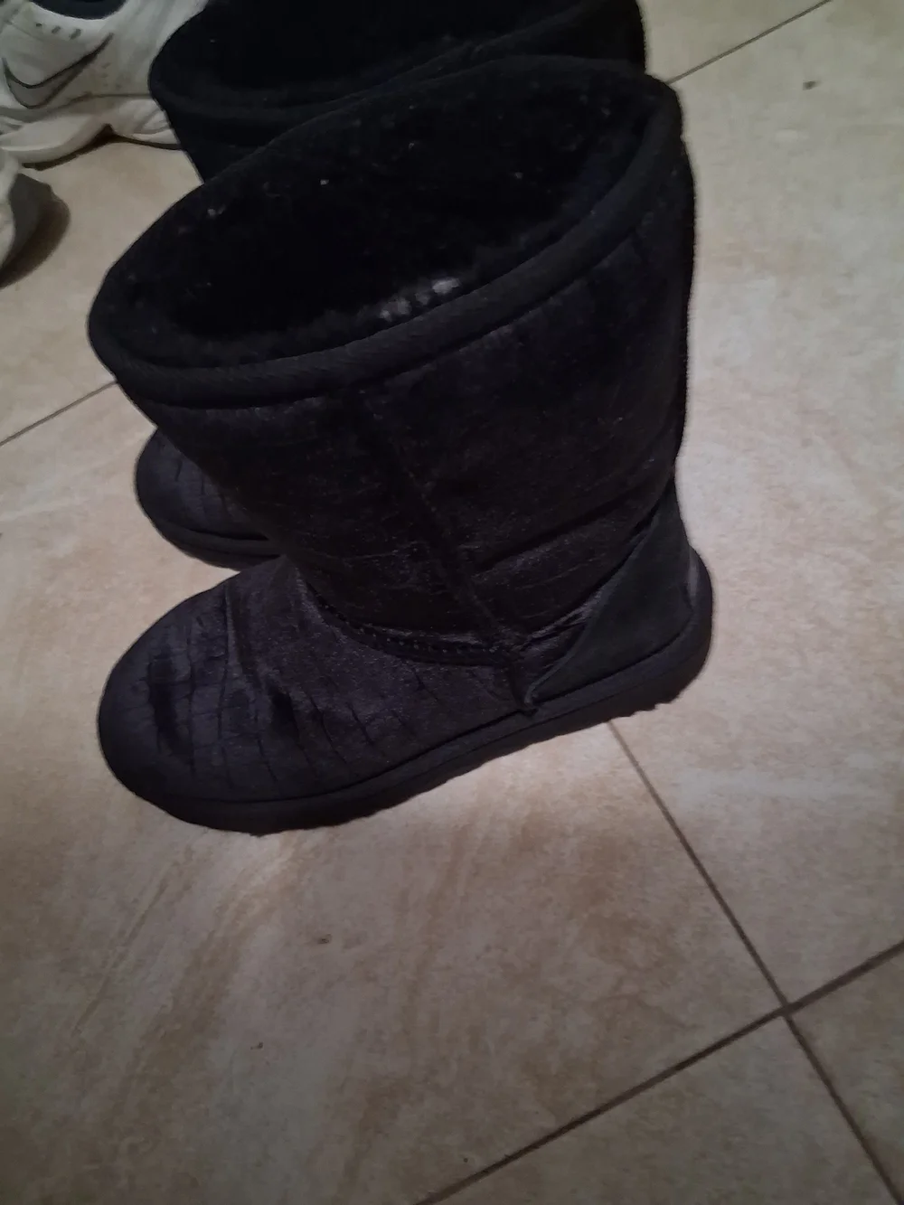 Classic Black Women's Winter Pull-On Boots UGG